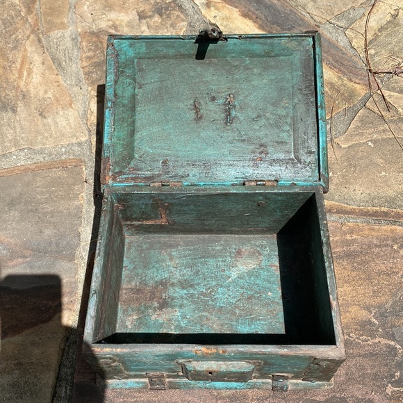 This Old Box - Picture 2 of 5